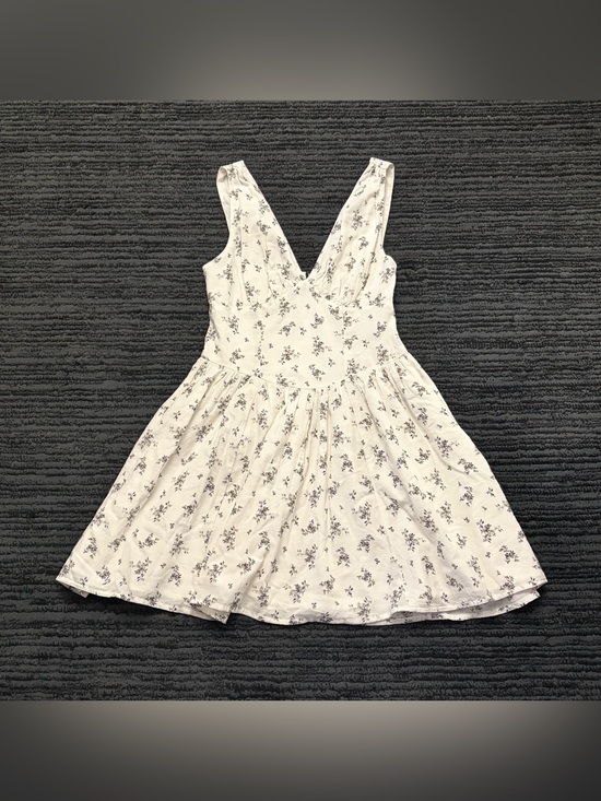 H&M Dresses & Skirts - H&M Floral Print V Neck Sleeveless Flared Skirt Mini Dress